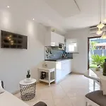 Palm View Ii * ロヴィニ
